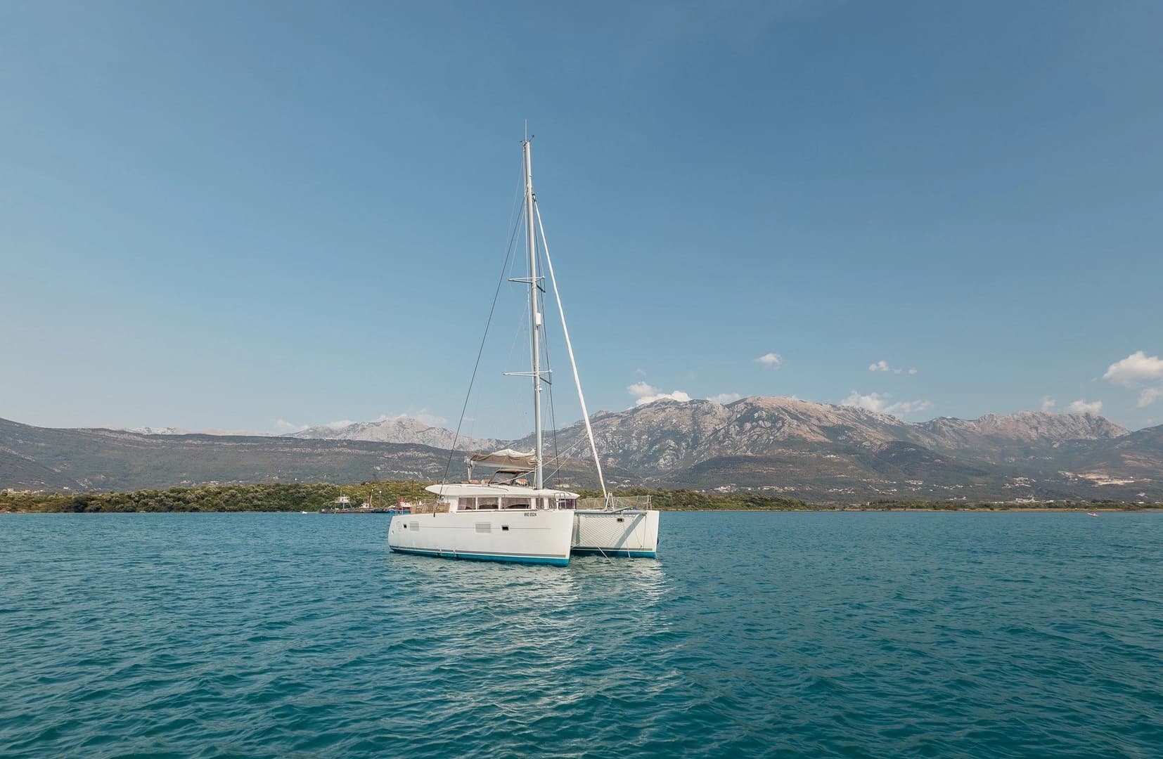 Lagoon Catamaran - boat photo