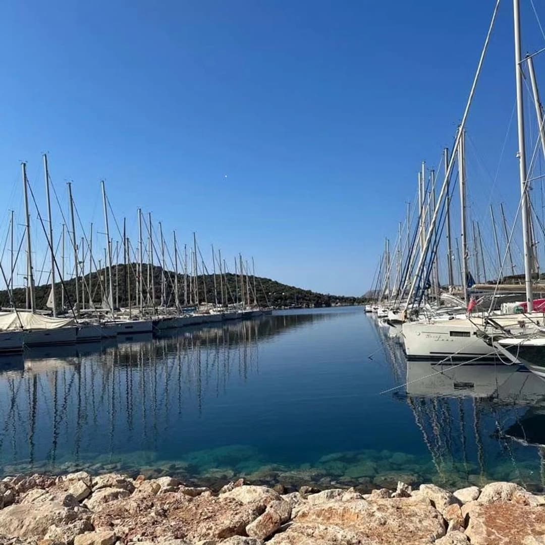 Beautiful small country on a big sailing yacht - photo 12