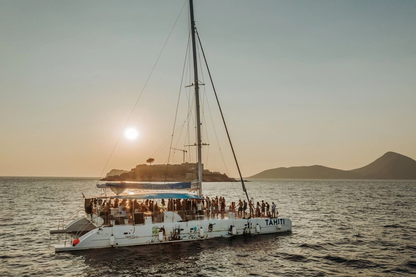 Tahiti Catamaran - photo 10