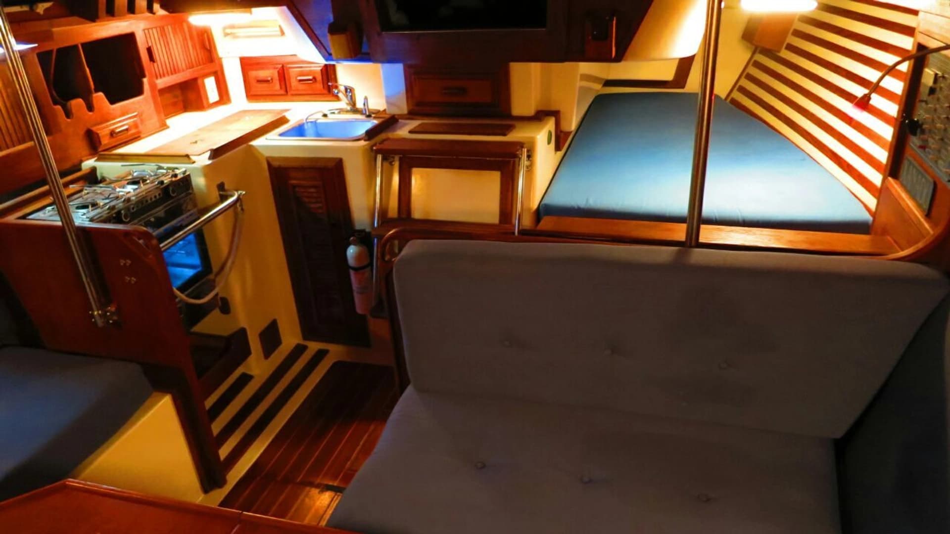 Astra Endeavour 33 - photo 6