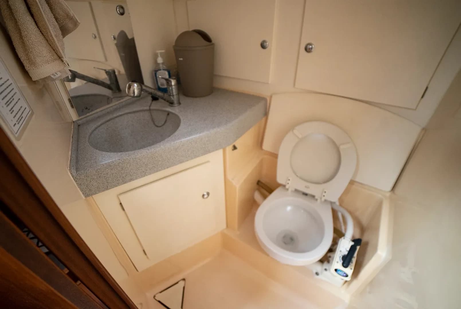 Bavaria 37 - photo 8