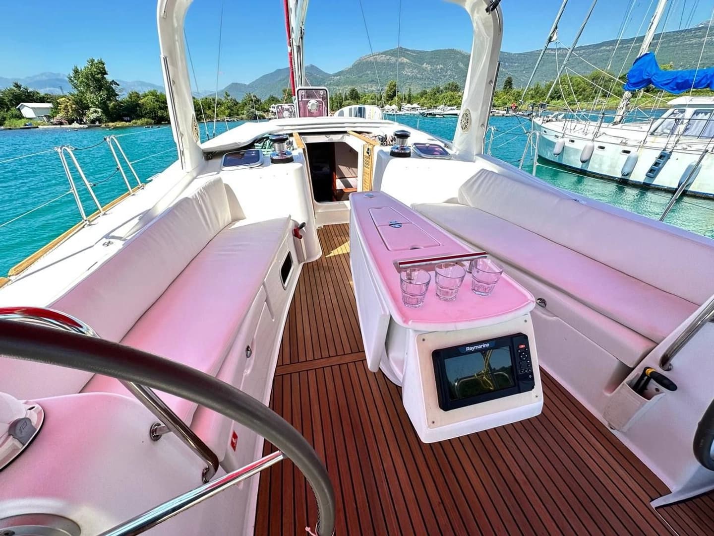 Day trips 4 hours - boat photo