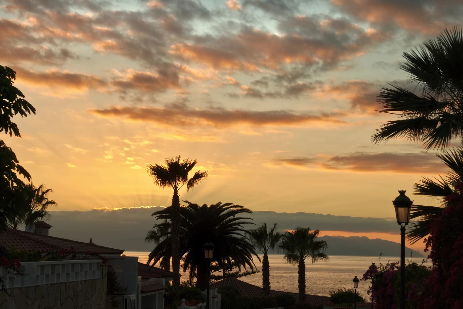 Chic & Tonic - Style, Freedom and Turquoise Waters of Lanzarote - Sunset Tour - photo 2