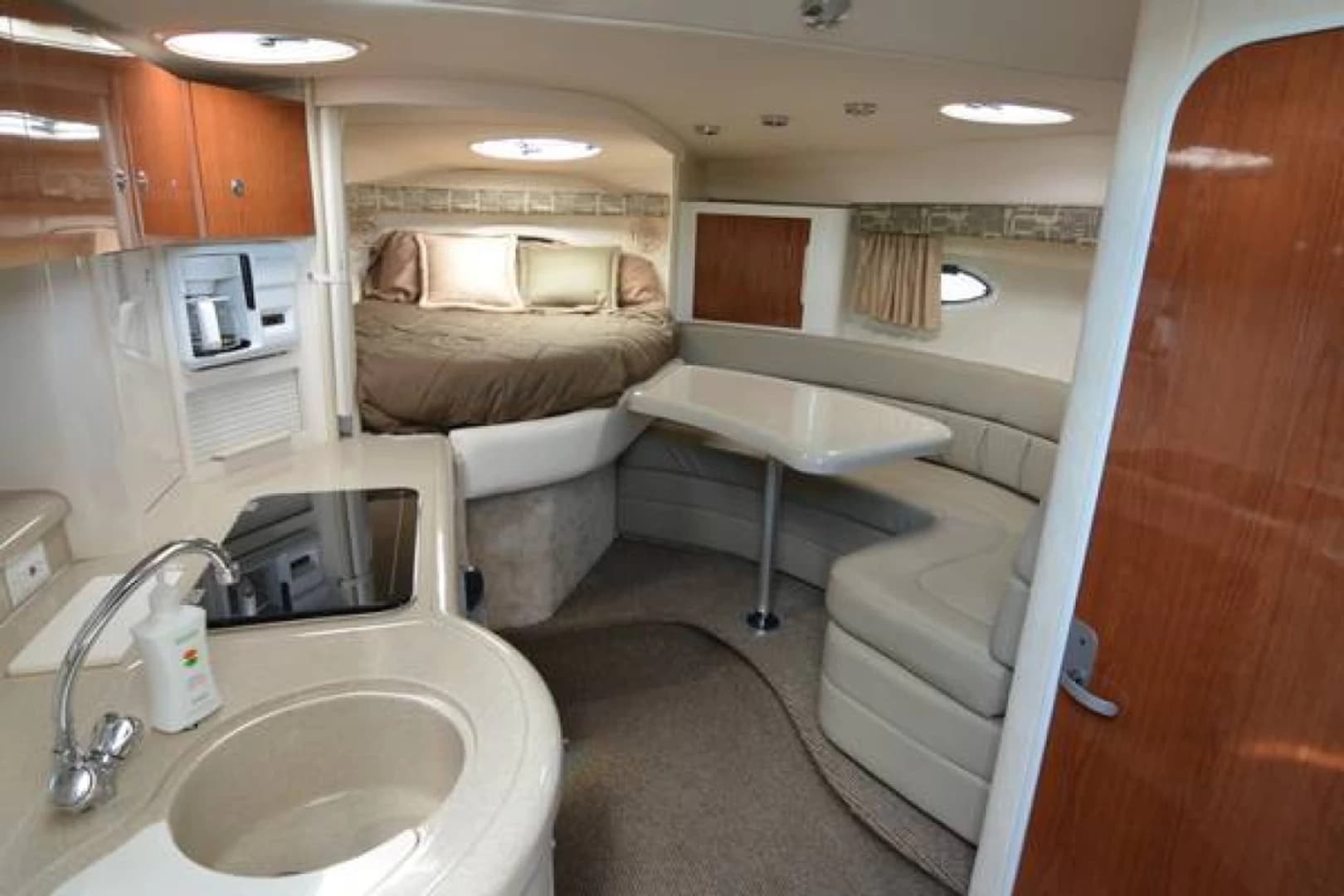 MONTEREY 322 CRUISER - photo 9