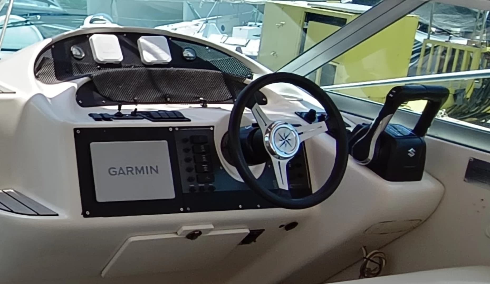 MONTEREY 322 CRUISER - photo 5