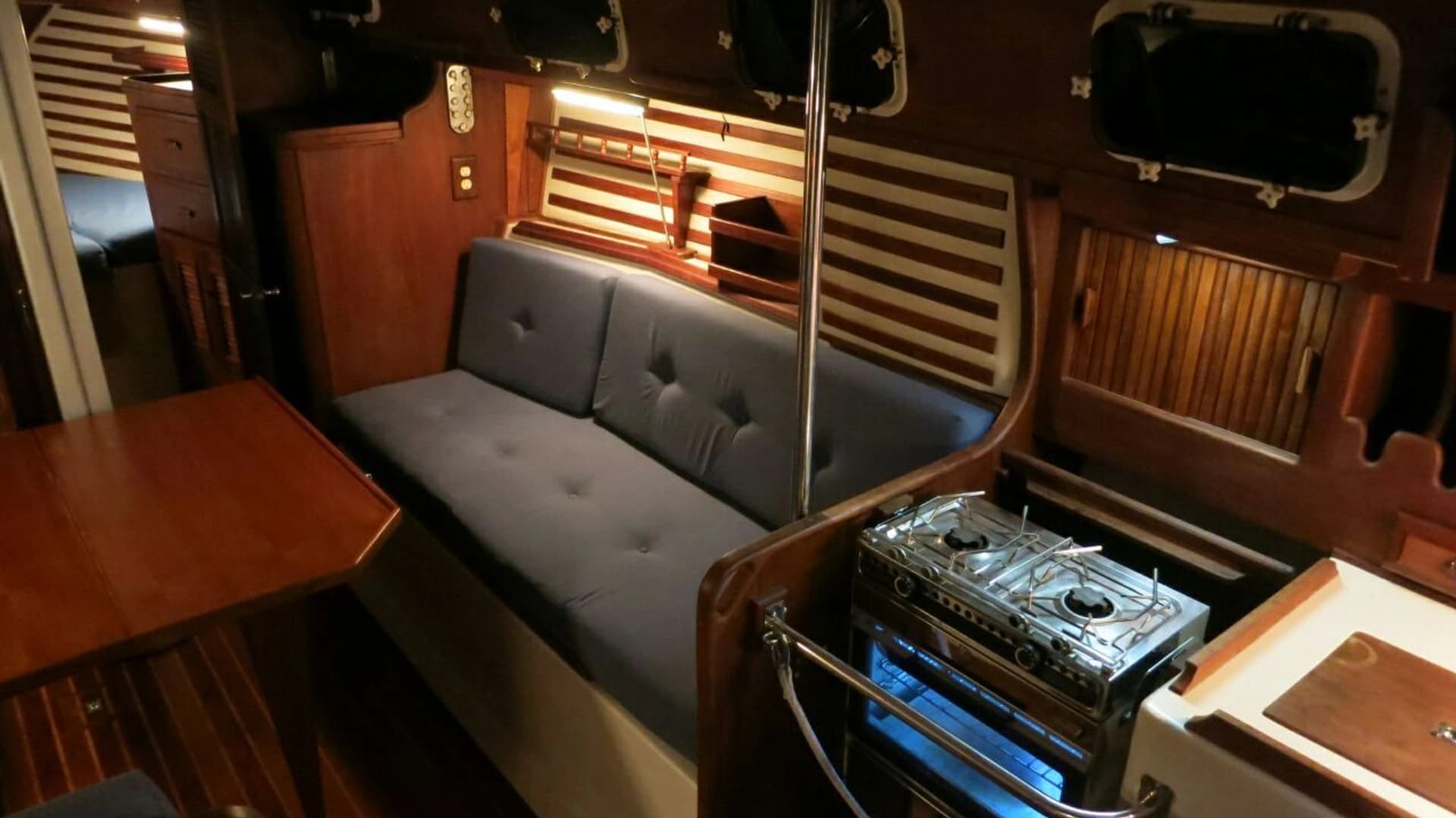 Astra Endeavour 33 - photo 8