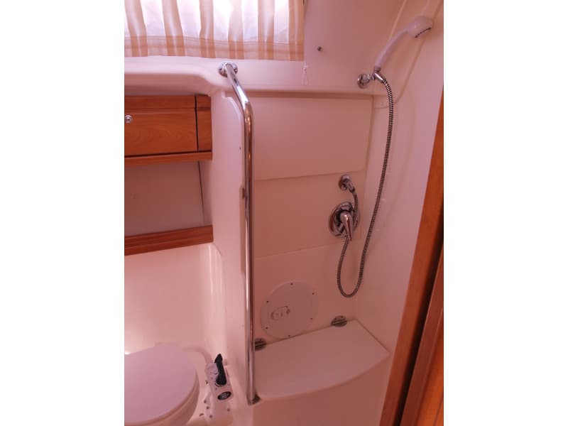 Bavaria 42 - photo 8