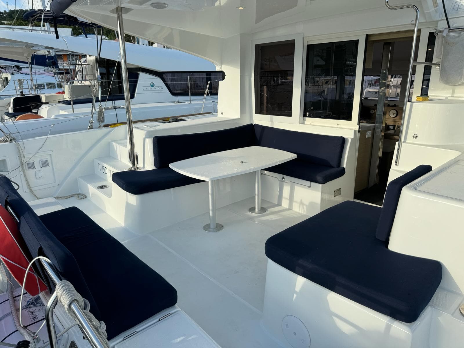 Lagoon 40 - photo 11