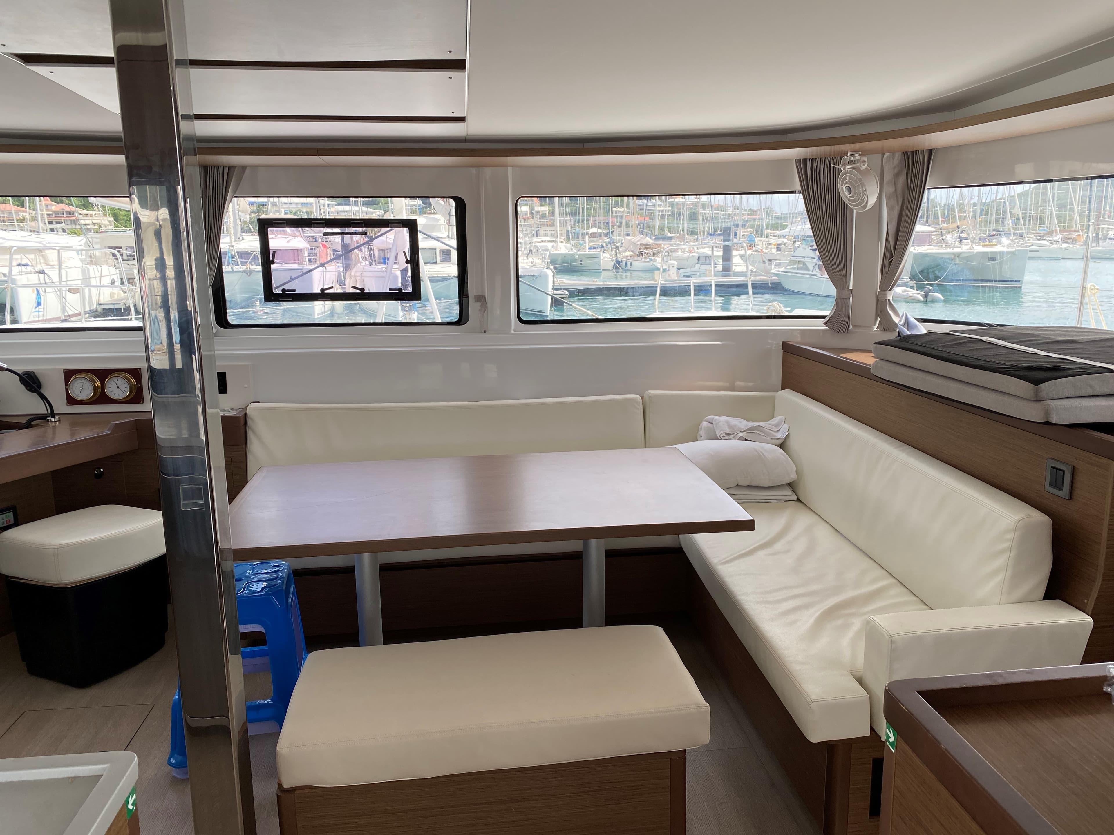 Lagoon 46  - photo 8