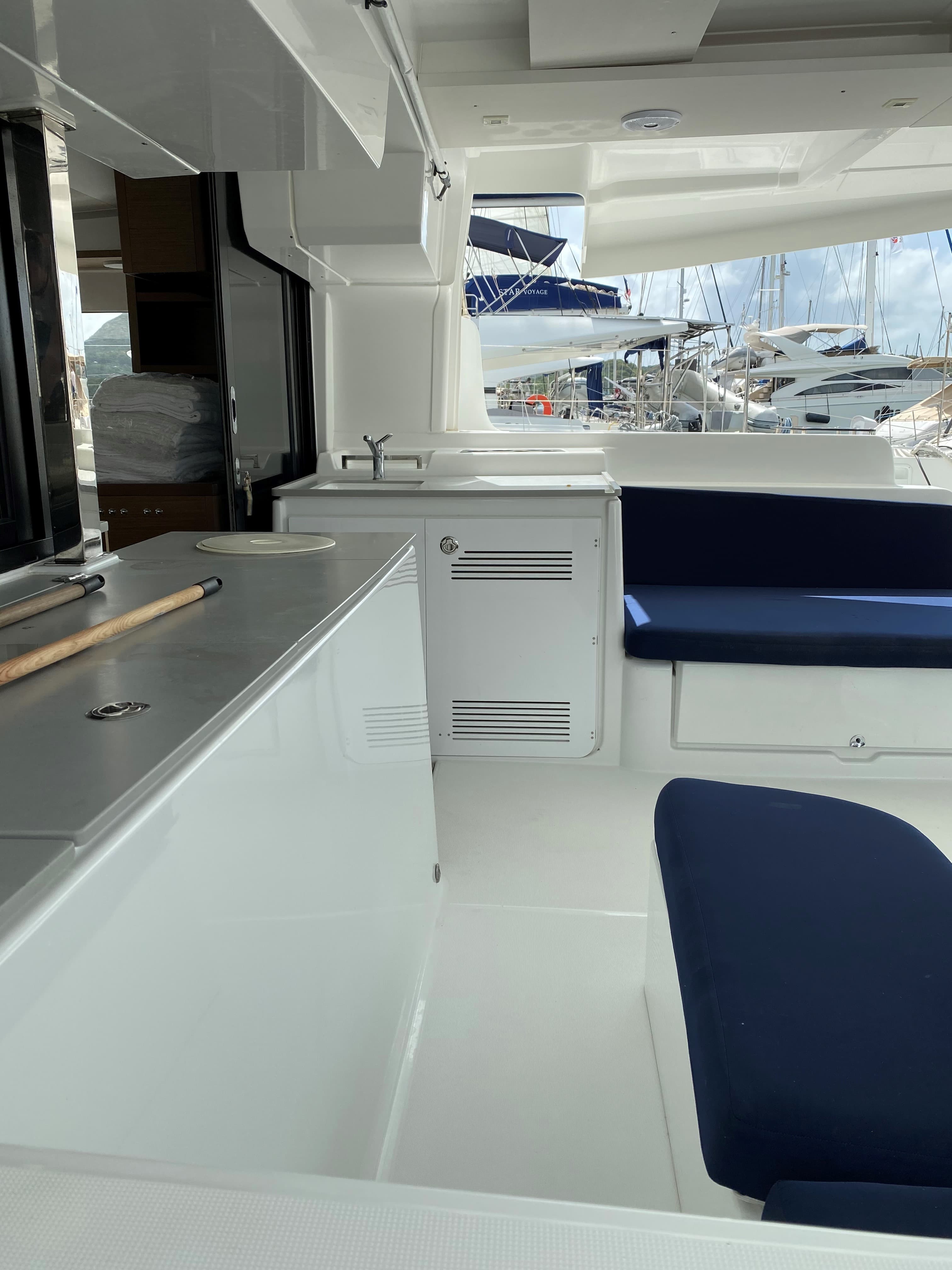 Lagoon 46  - photo 6