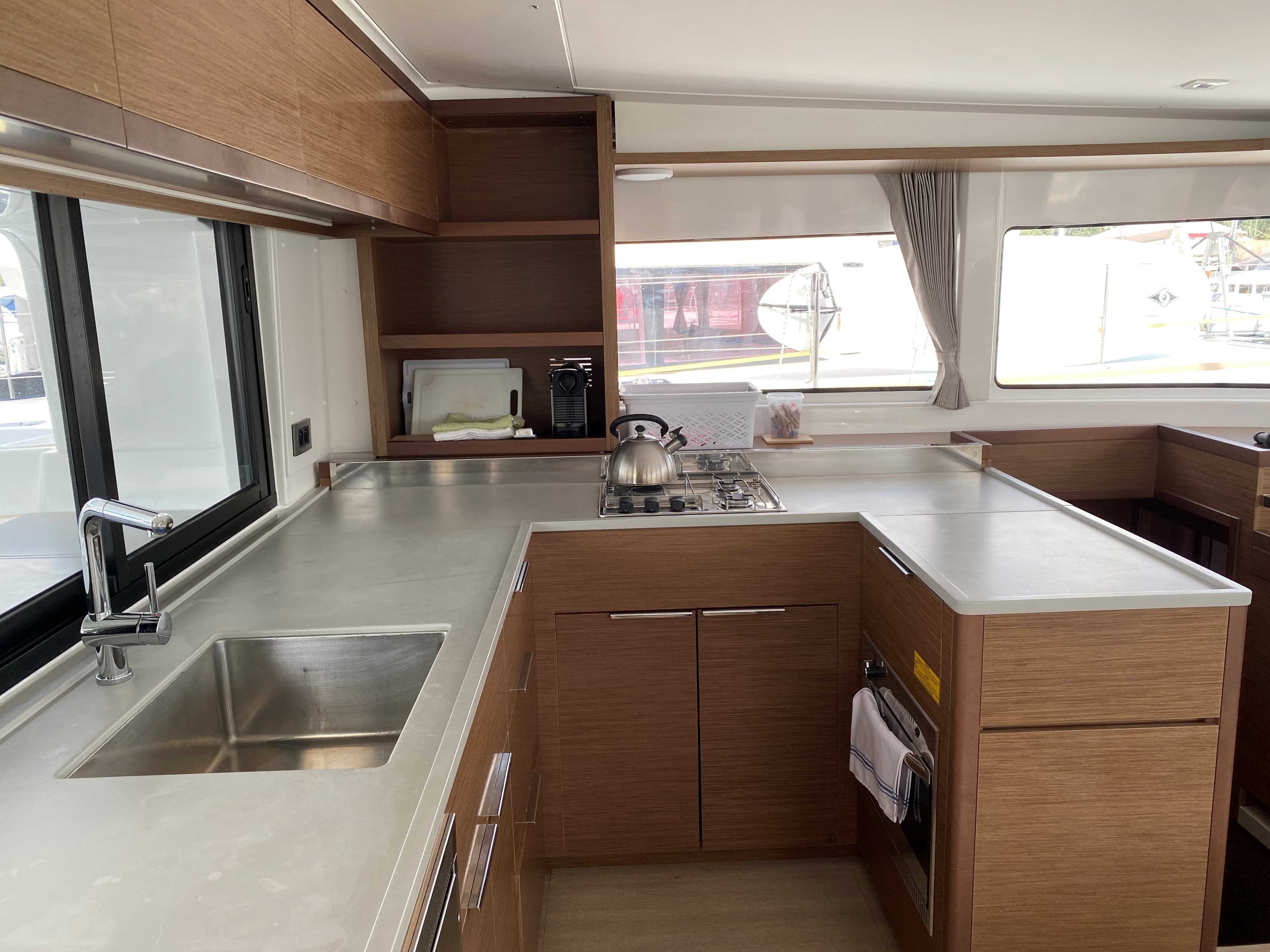 Lagoon 46  - photo 4