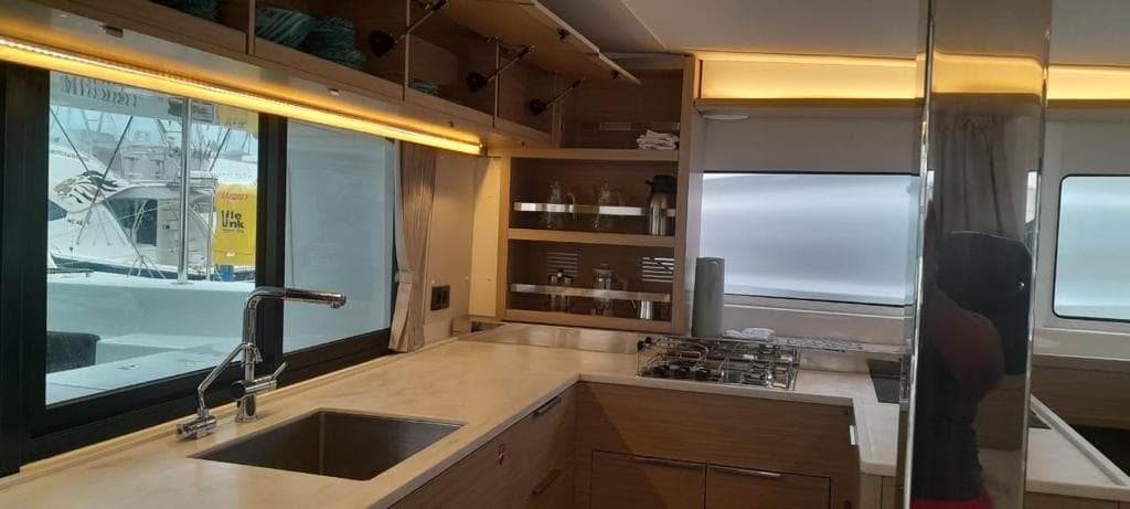 Lagoon 46  - photo 4