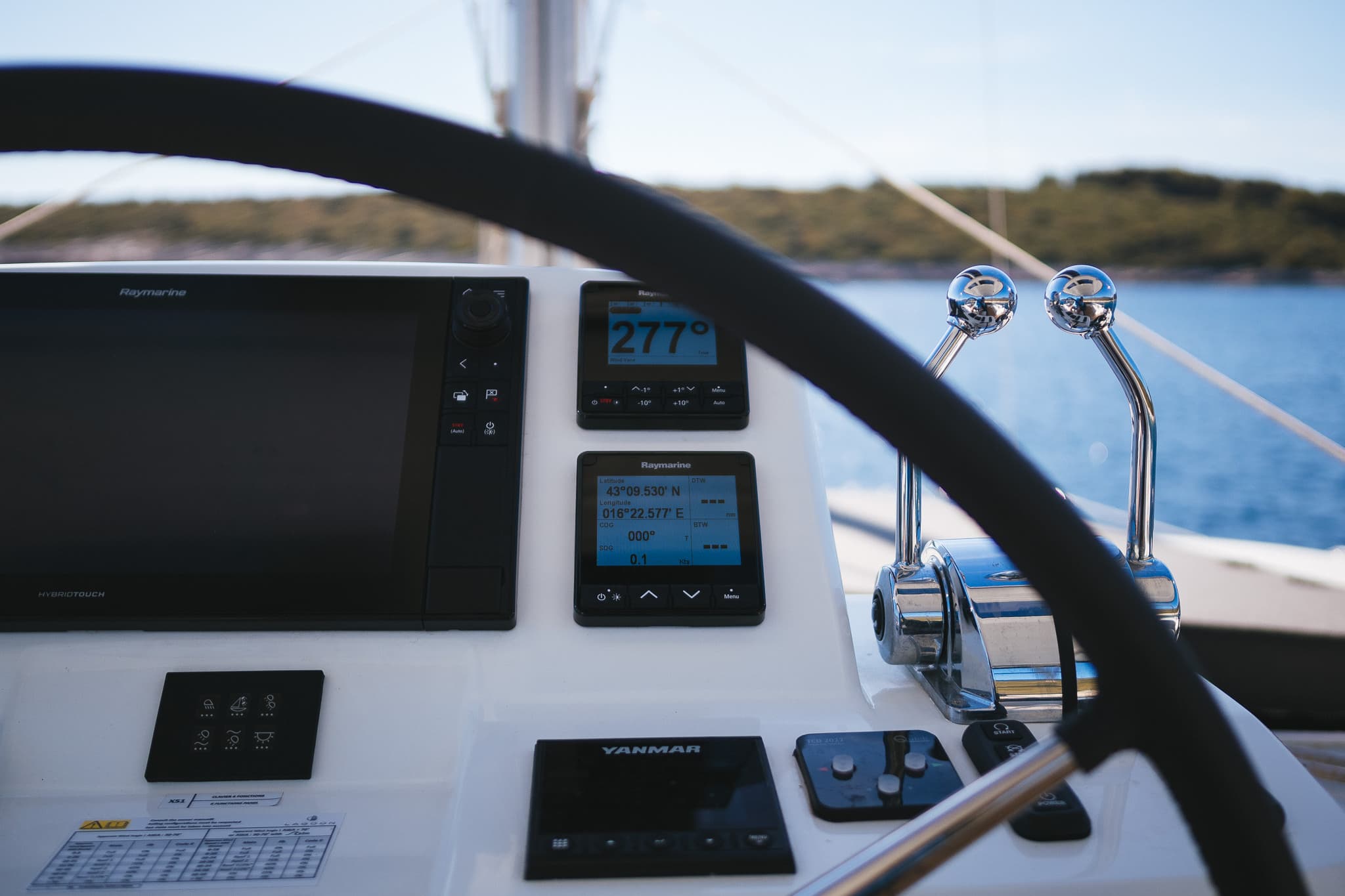 Lagoon 51 - photo 17