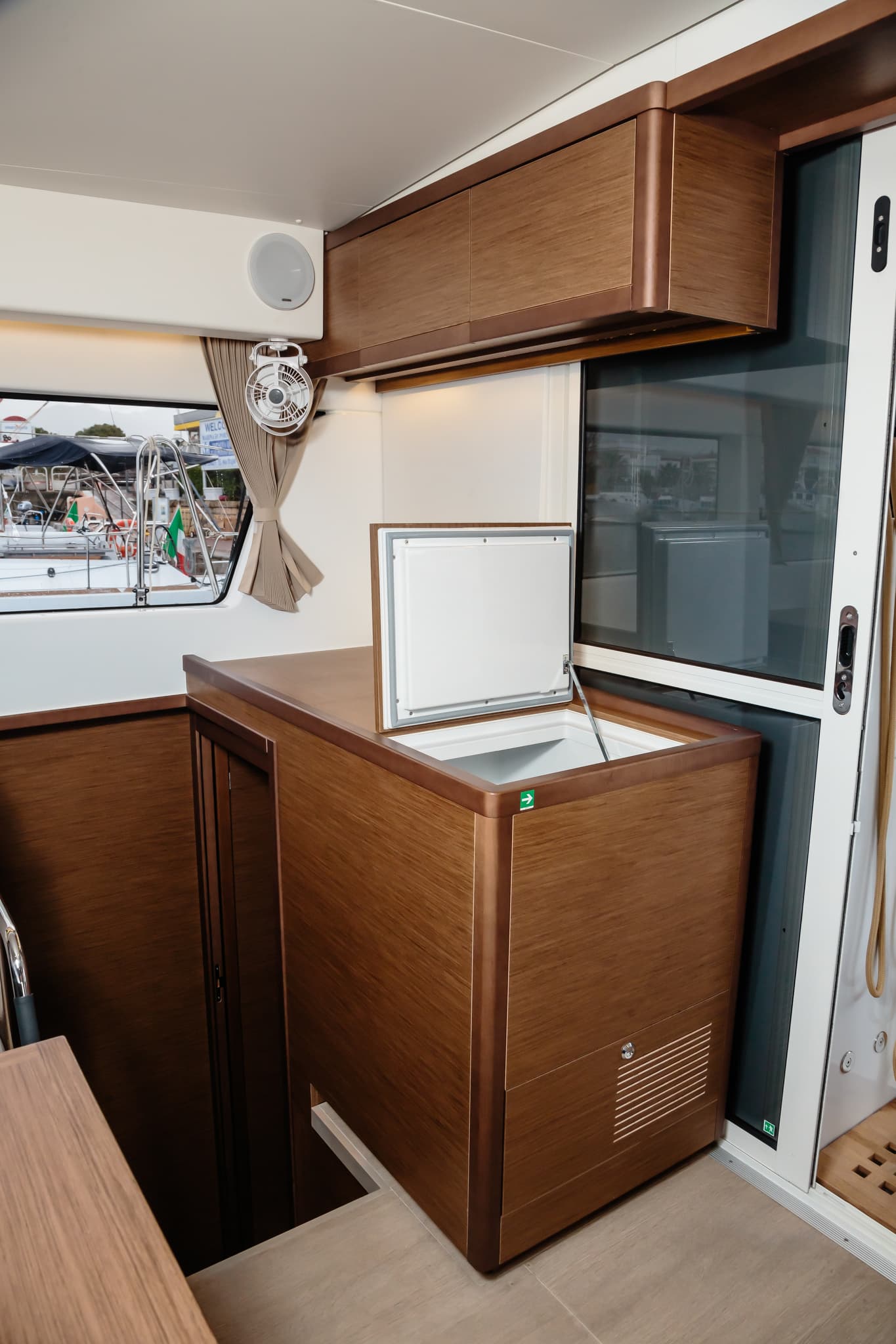 Lagoon 40 - photo 18