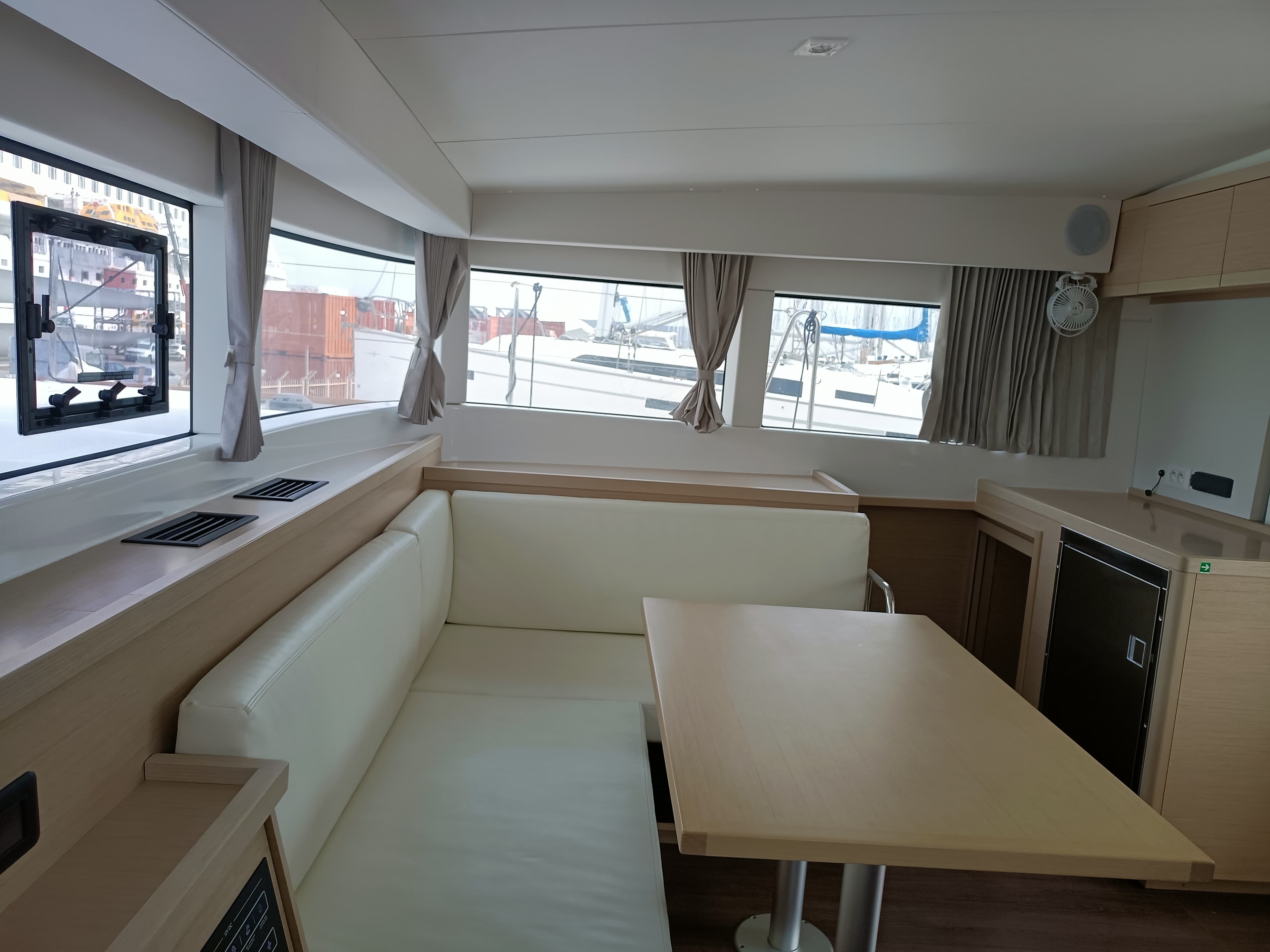 Lagoon 40 - photo 20