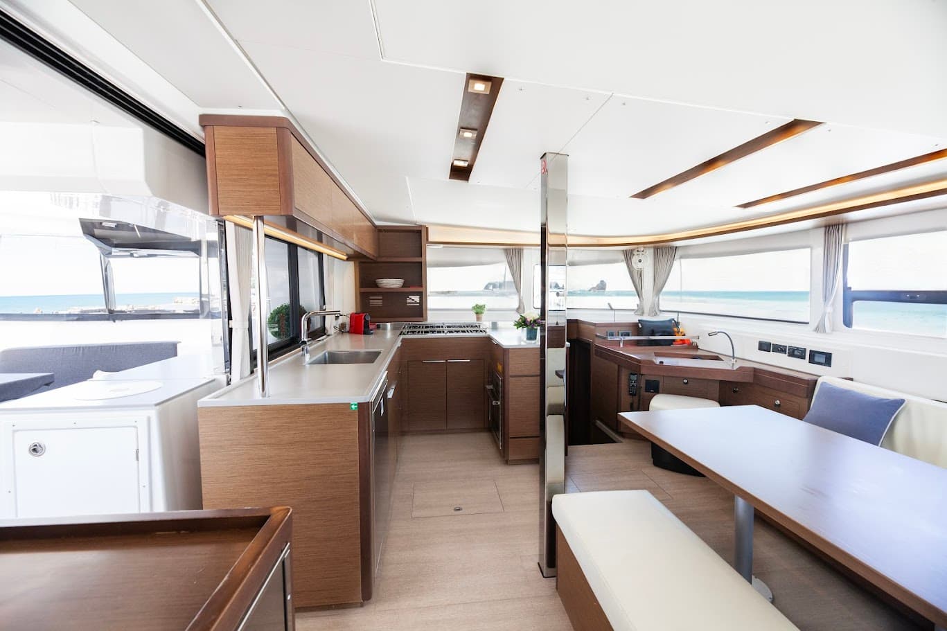 Lagoon 46  - photo 5