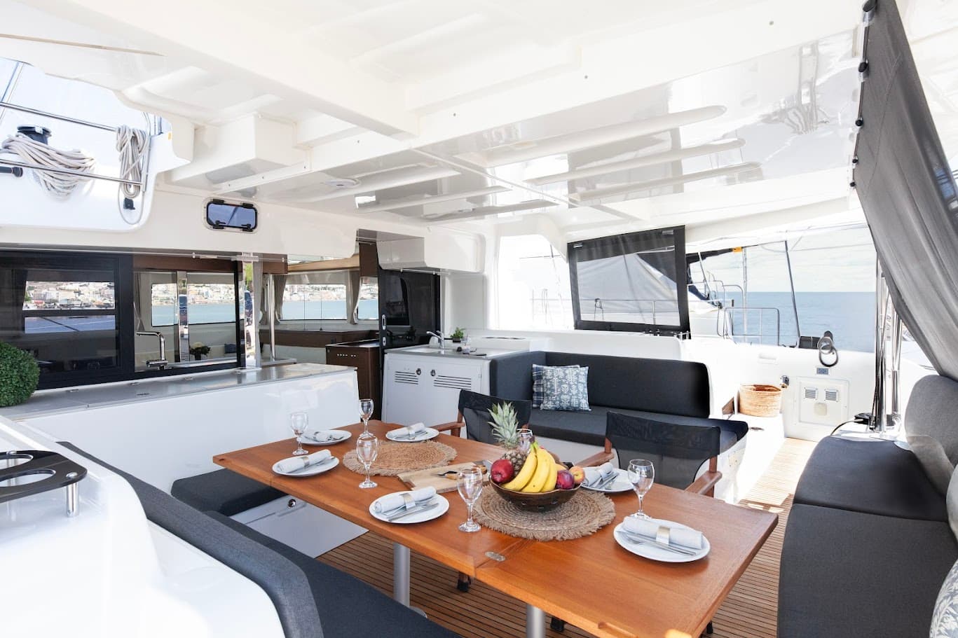 Lagoon 46  - photo 11