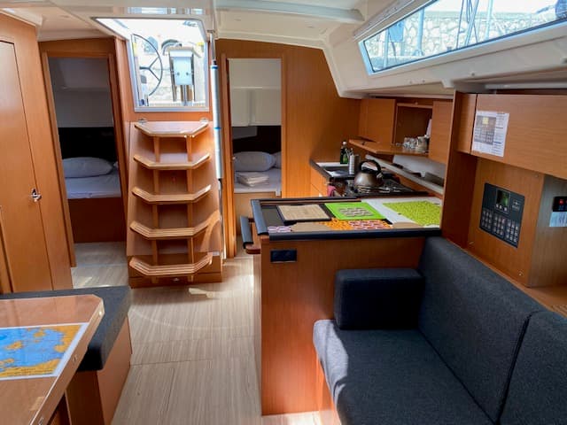 Bavaria C42 - photo 4