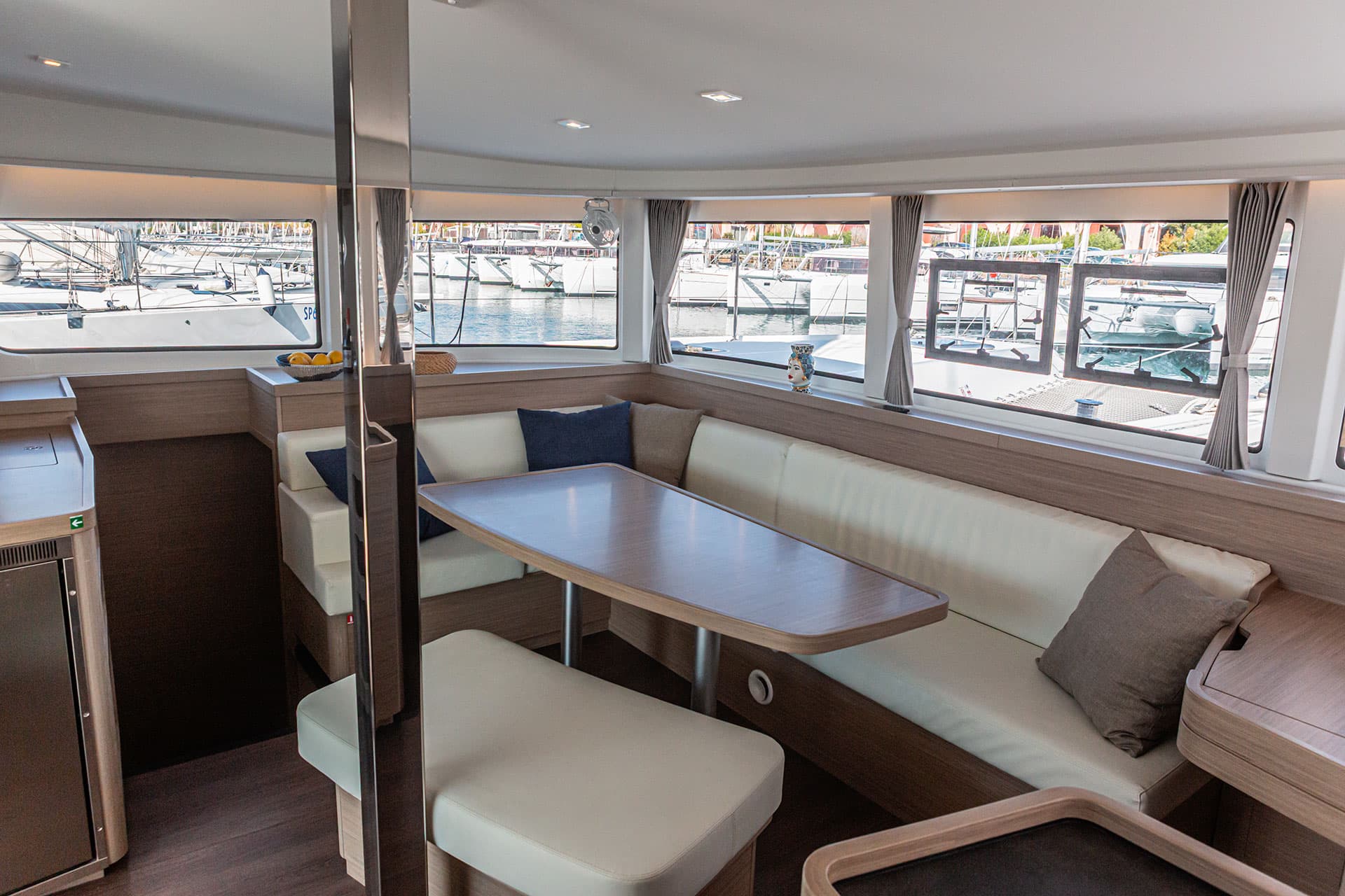 Lagoon 42 - photo 10