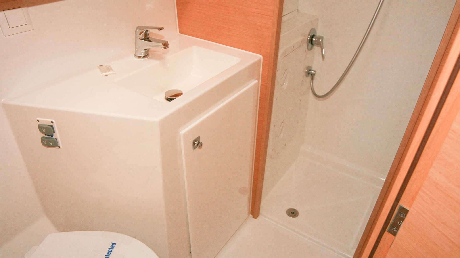 Lagoon 42 - photo 10