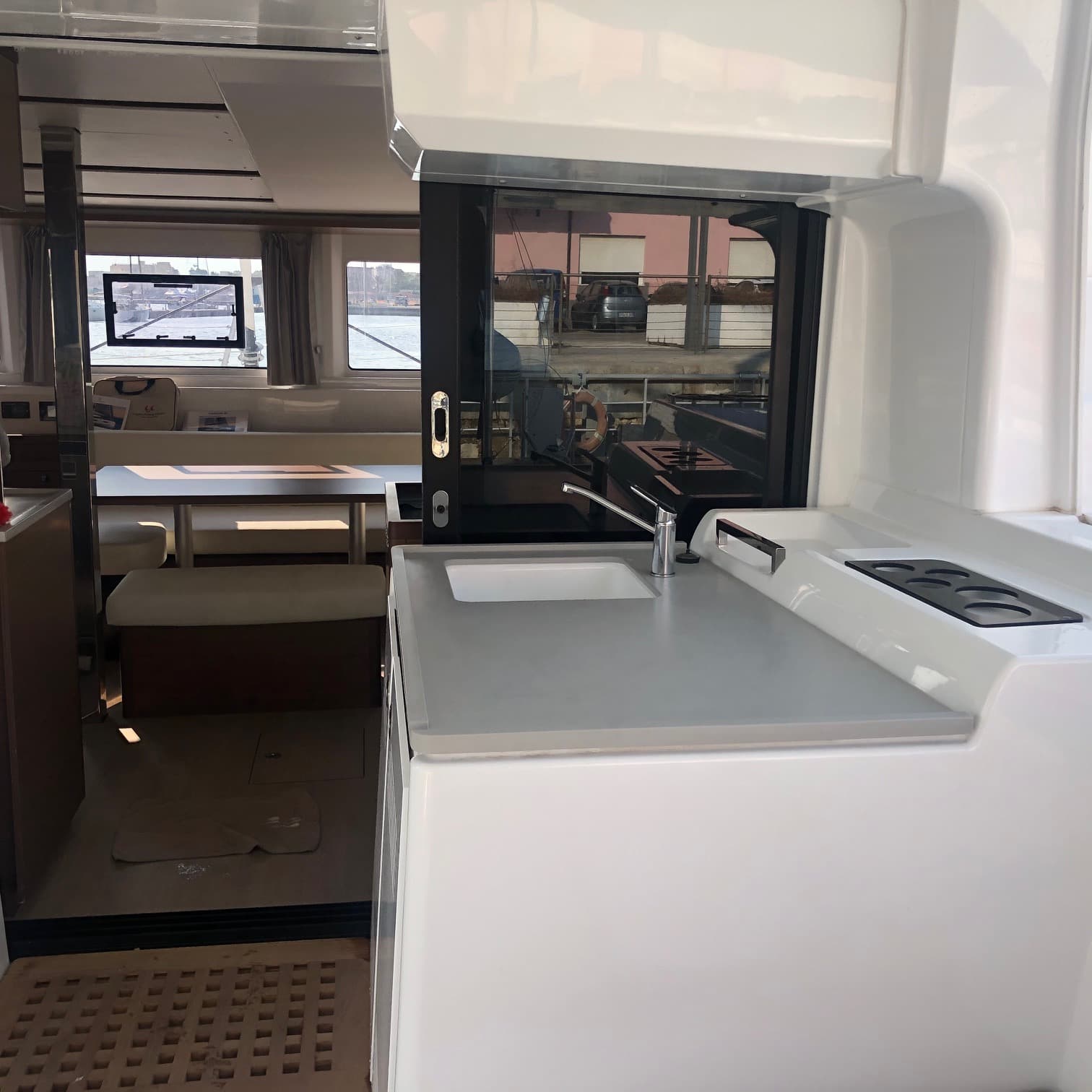 Lagoon 46  - photo 18