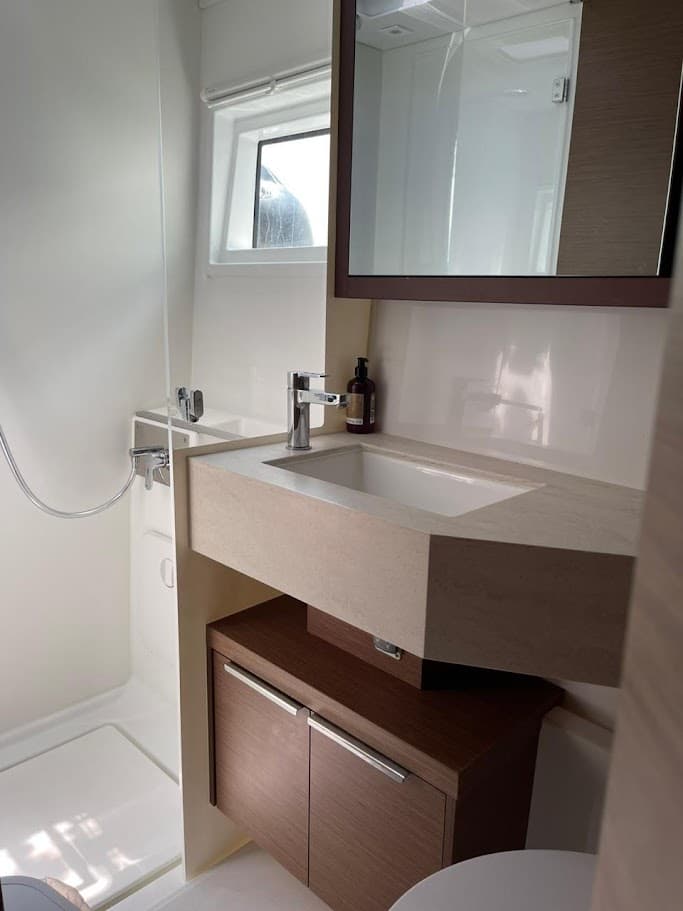 Lagoon 46  - photo 8