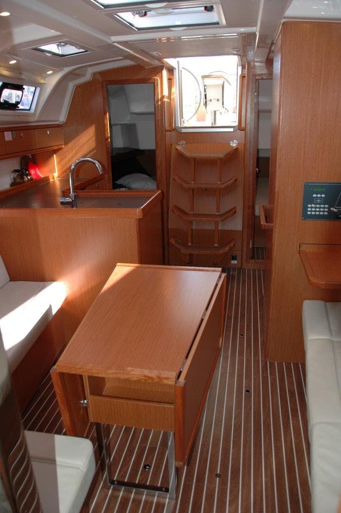 Bavaria Cruiser 37 - photo 12