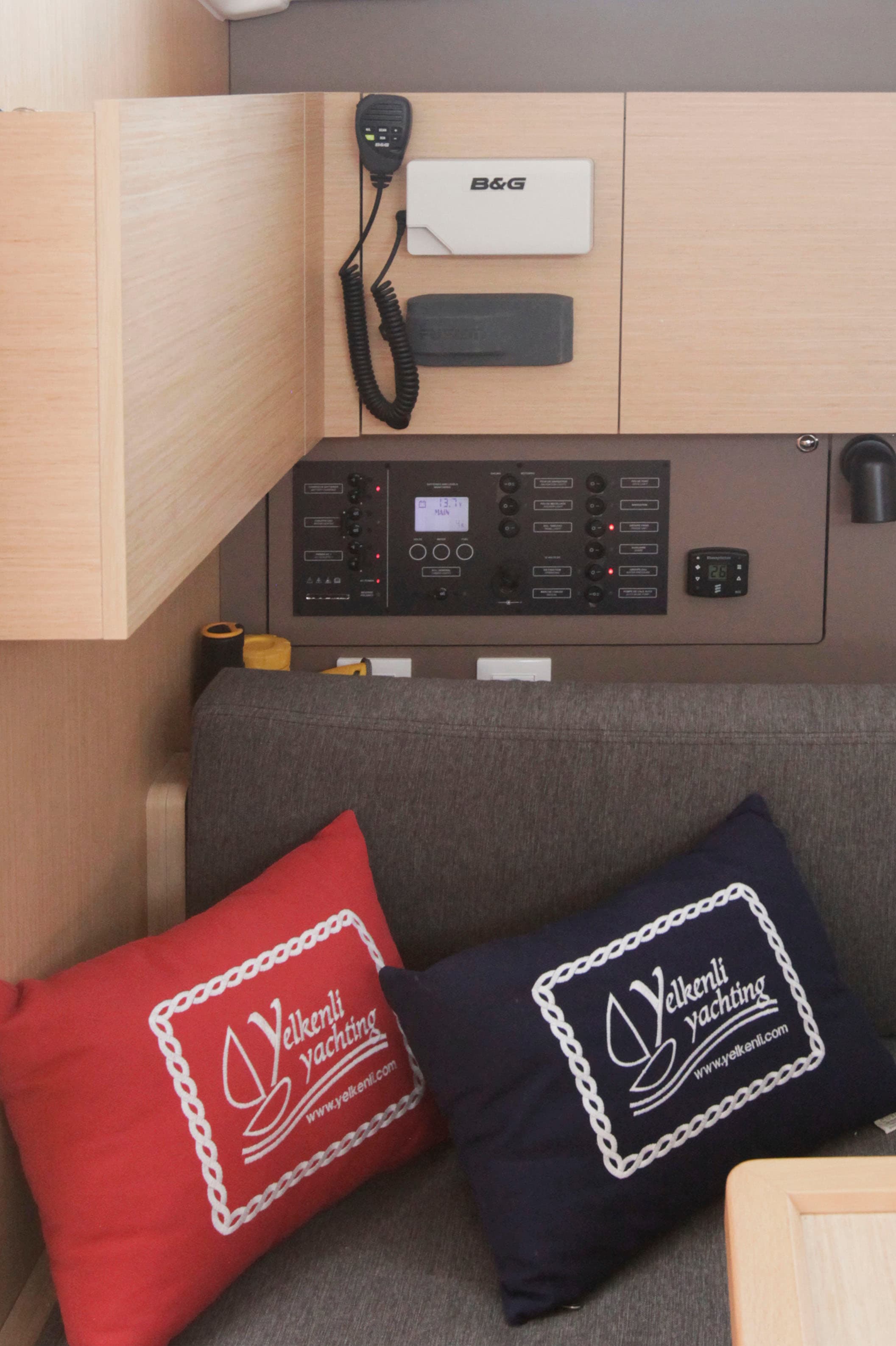 Oceanis 38.1 - photo 15