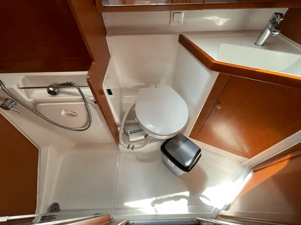 Oceanis 41.1 - photo 10