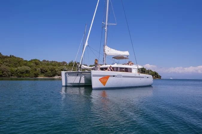 Lagoon 450 Fly - photo 4