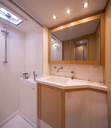 Lagoon 450 Fly - photo 8