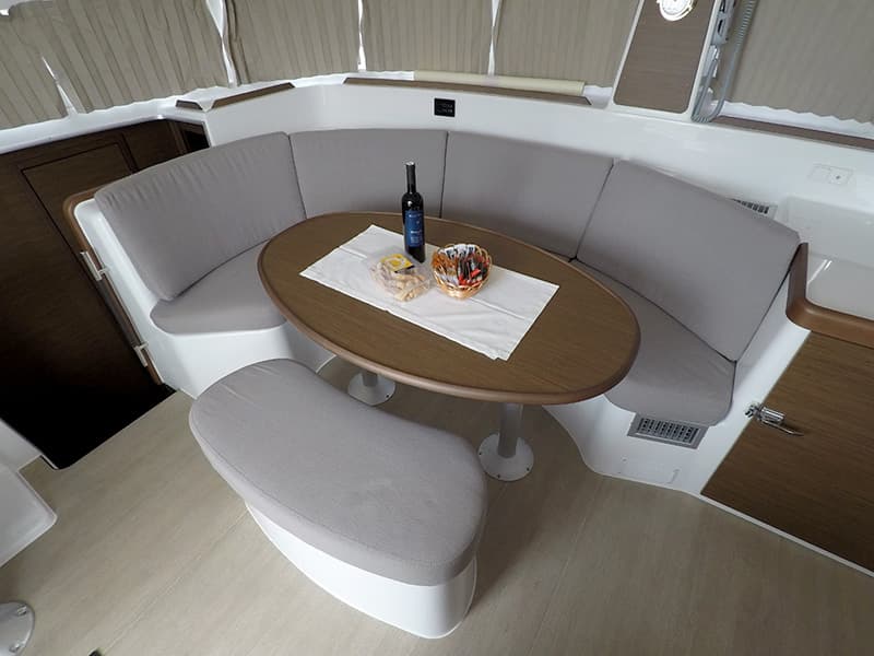 Lagoon 380 - photo 10