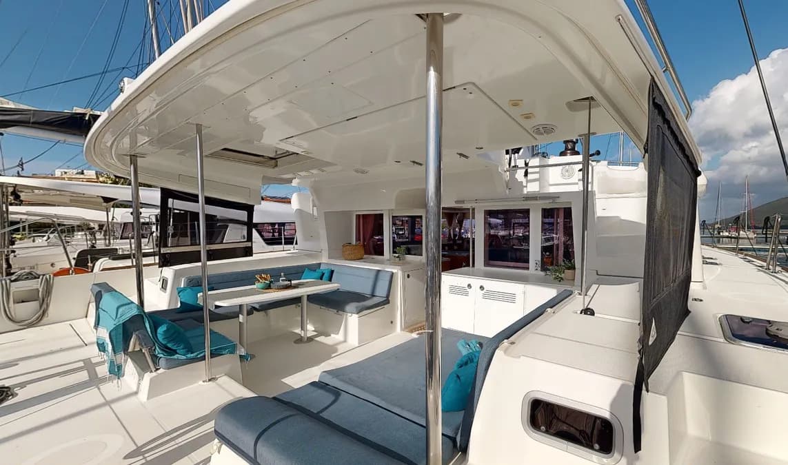 Lagoon 450 Fly - photo 12