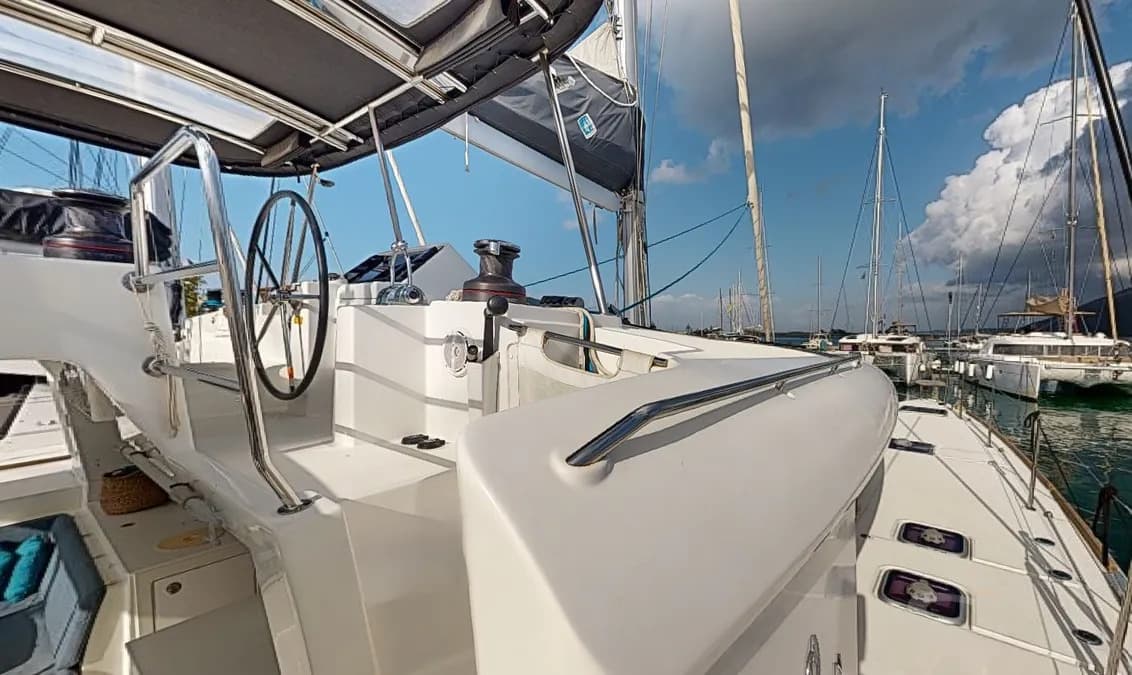 Lagoon 450 Fly - photo 5