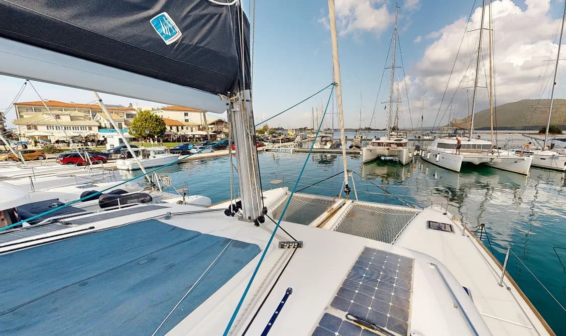 Lagoon 450 Fly - photo 6