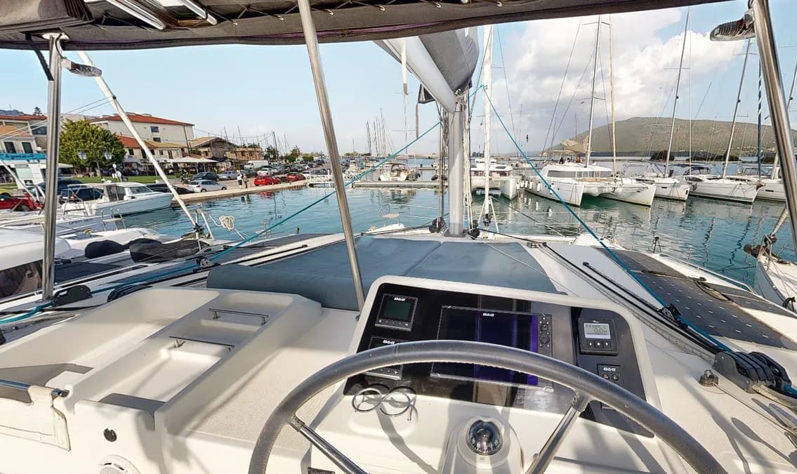 Lagoon 450 Fly - photo 17