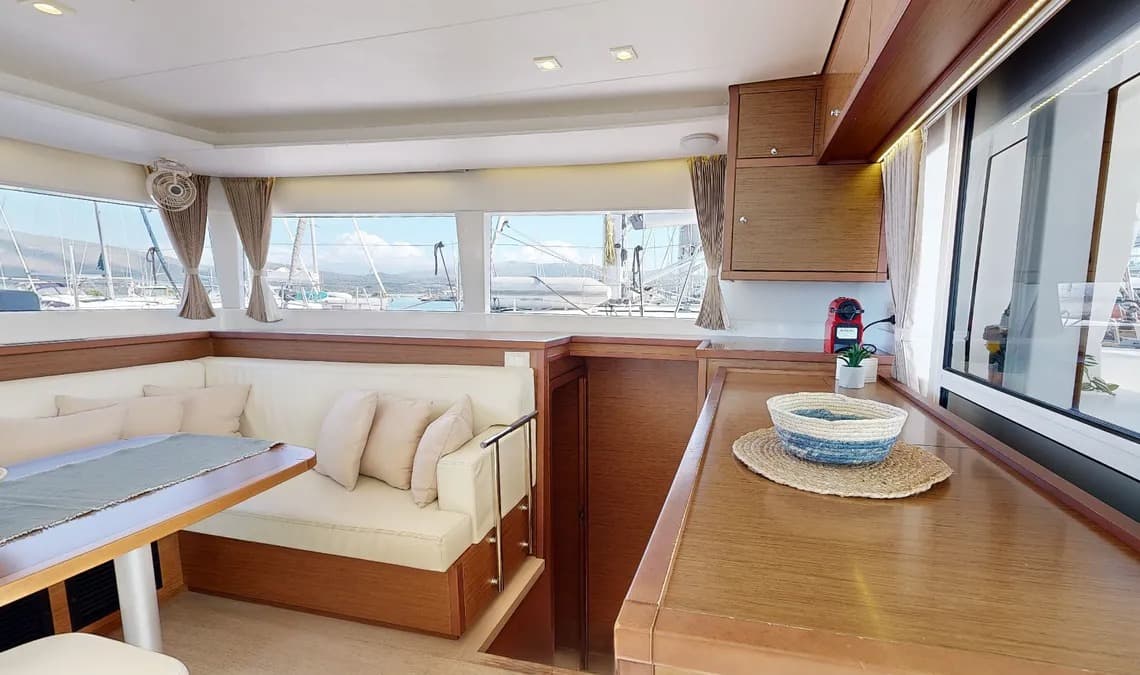 Lagoon 450 Fly - photo 4