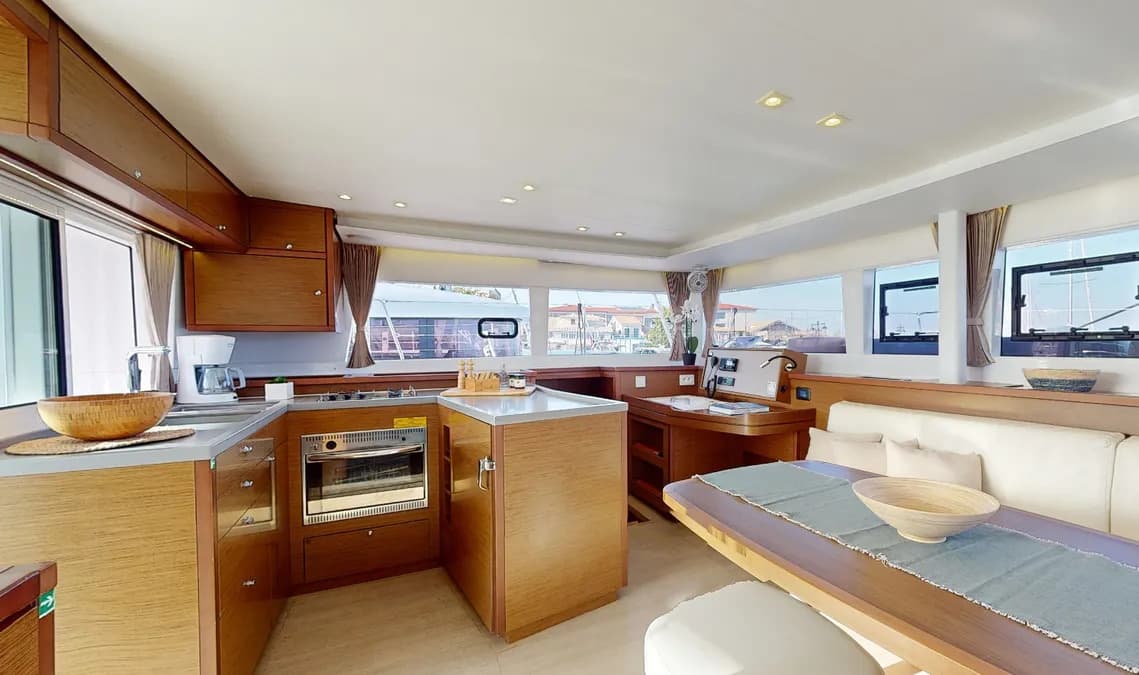 Lagoon 450 Fly - photo 13