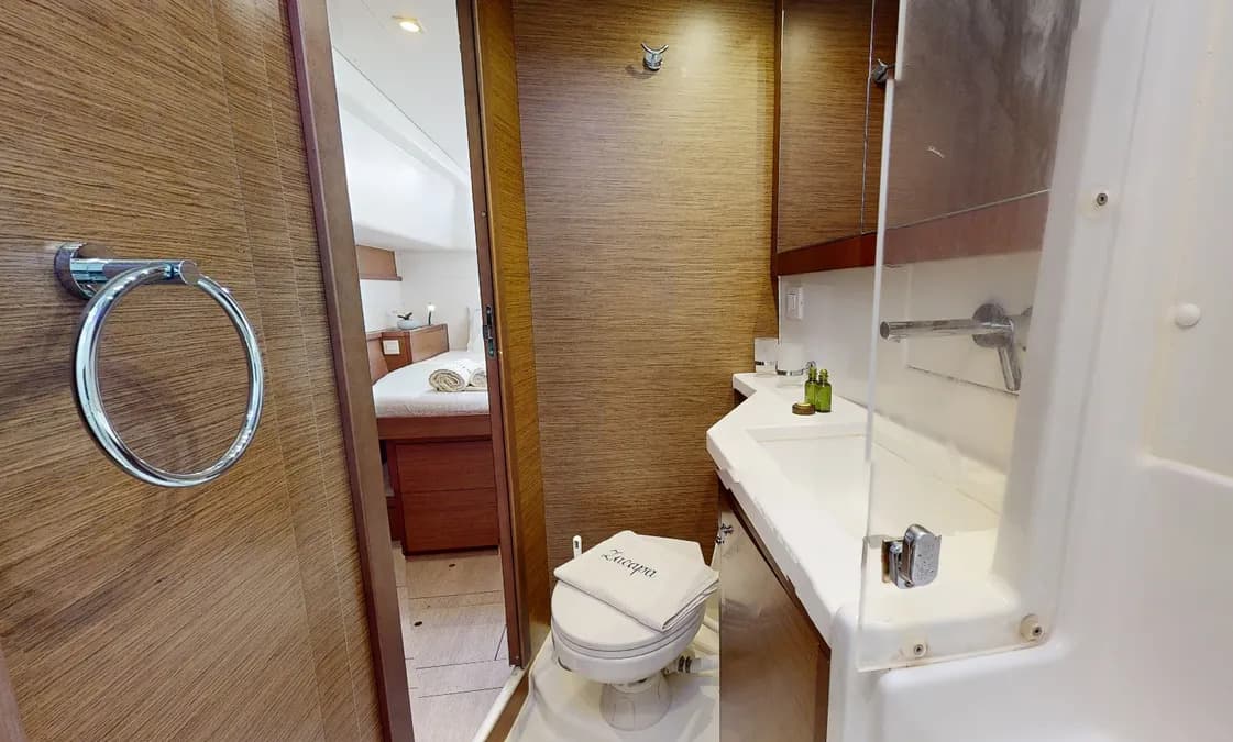 Lagoon 450 Fly - photo 11