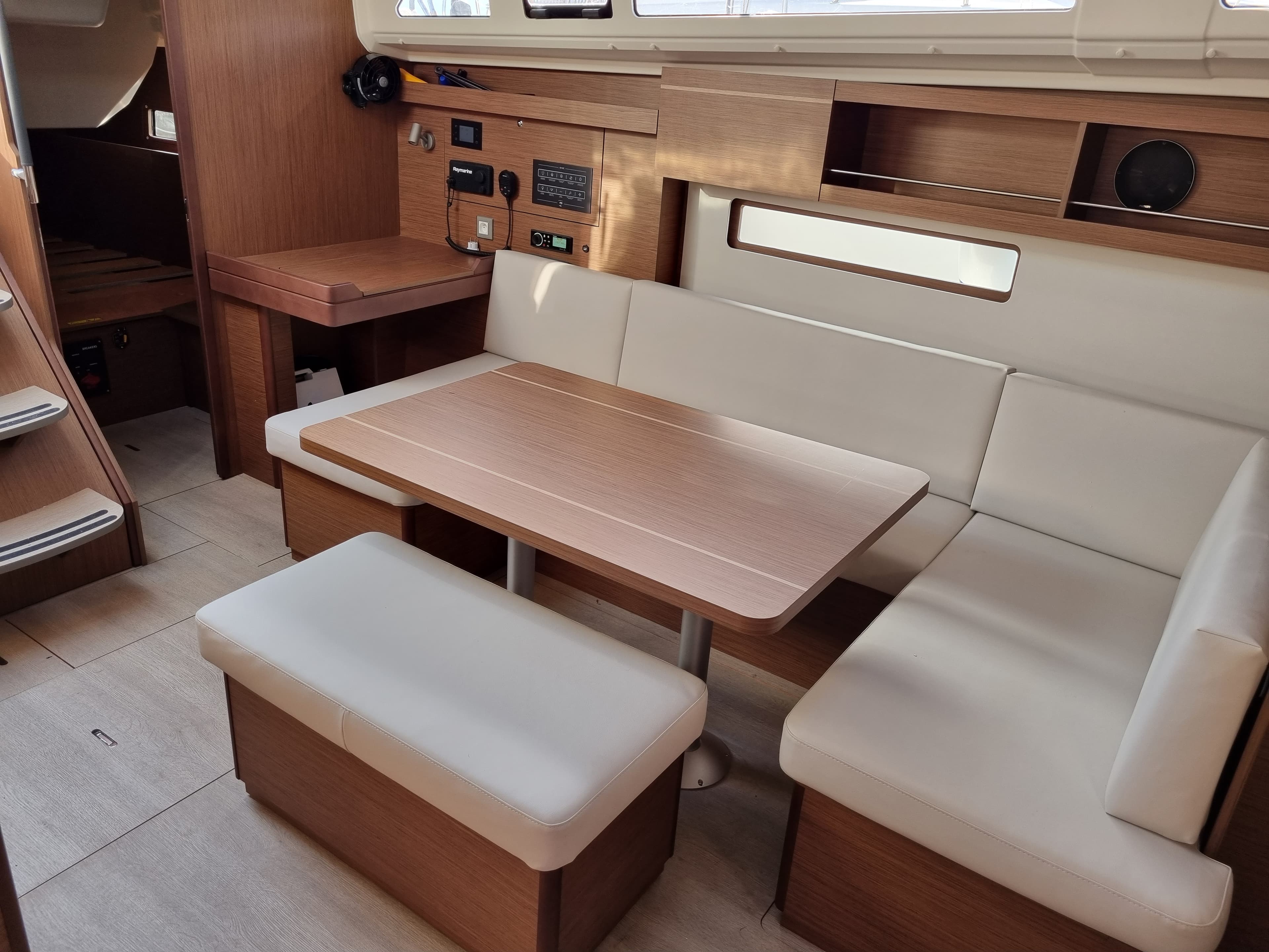 Oceanis 40.1 - photo 9