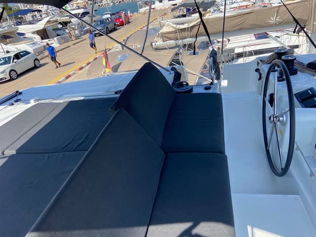 Lagoon 46  - photo 11