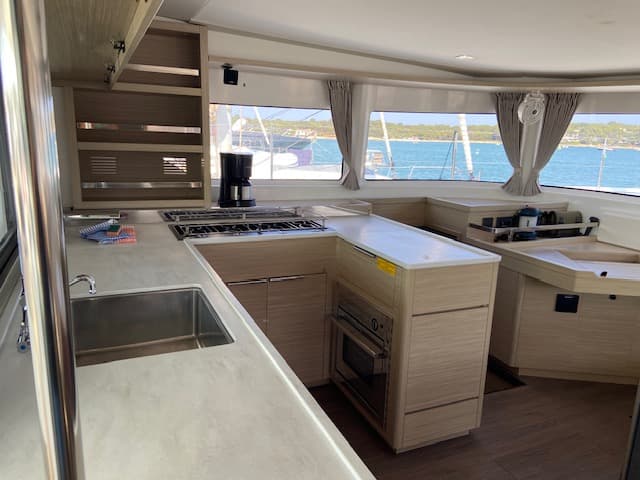 Lagoon 46  - photo 14