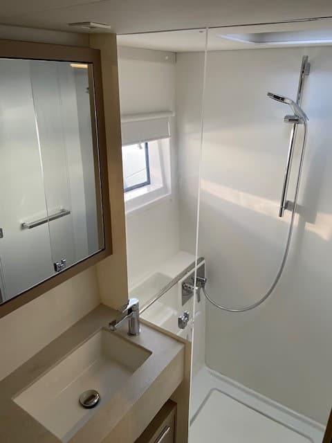 Lagoon 46  - photo 26