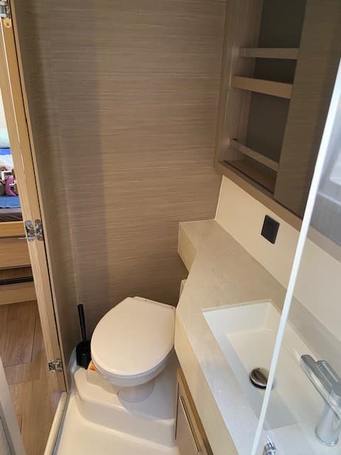 Lagoon 46  - photo 27