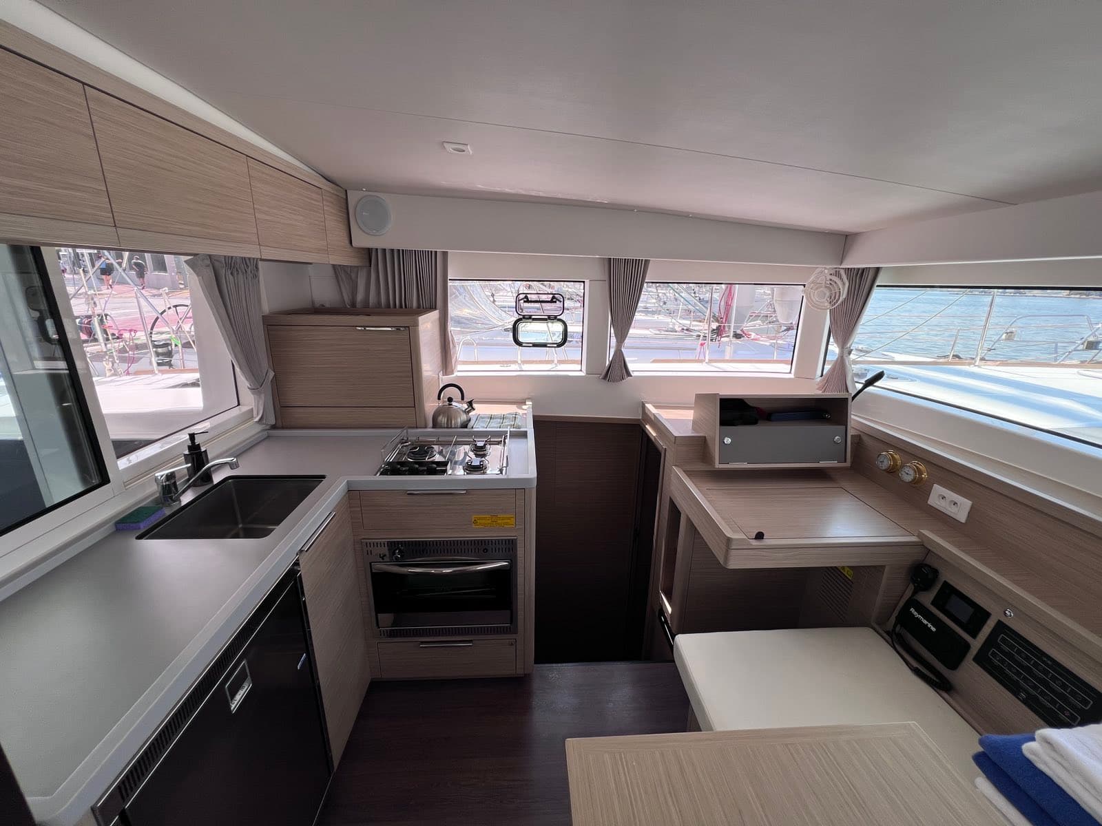 Lagoon 40 - photo 19