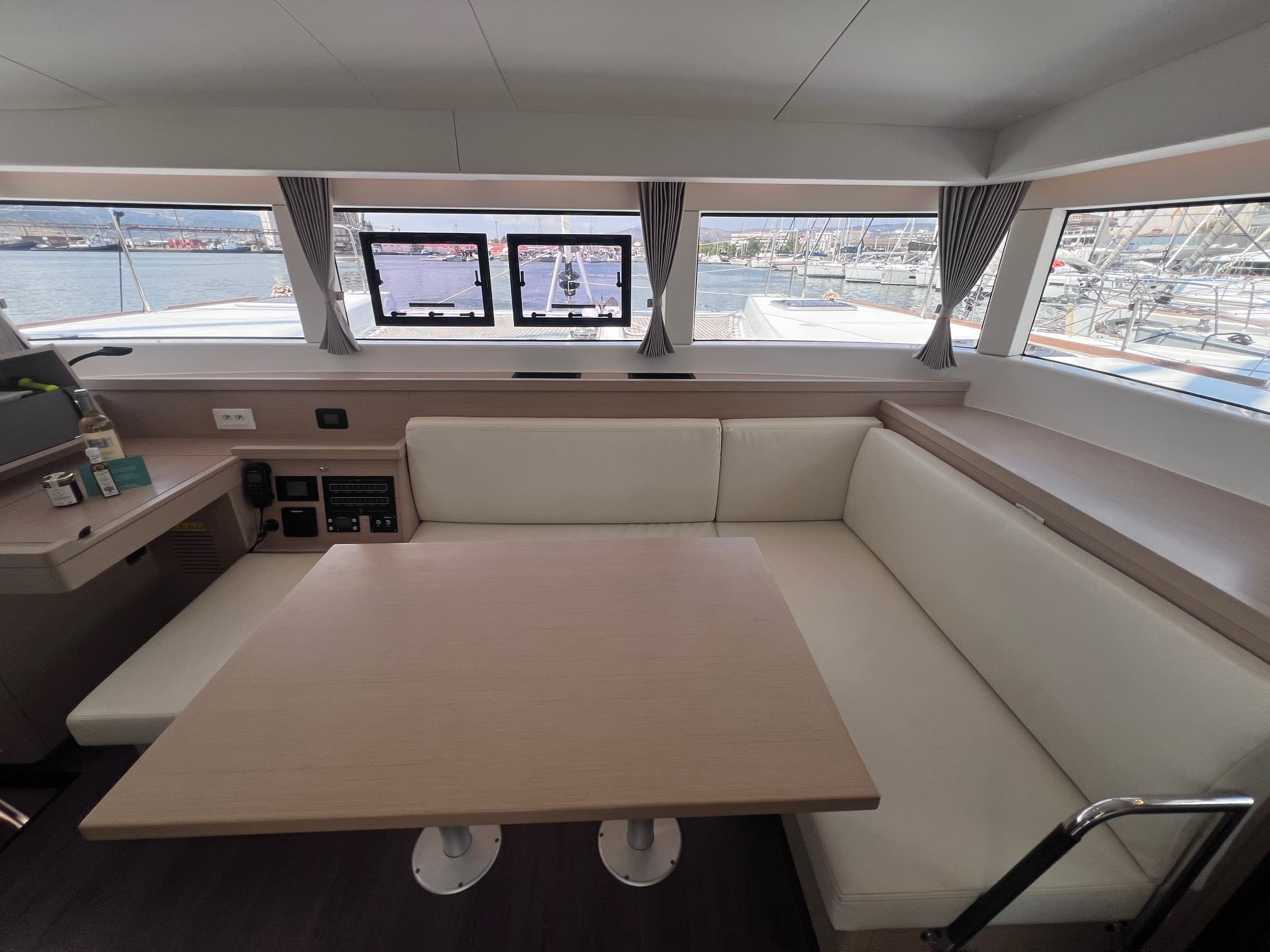 Lagoon 40 - photo 18