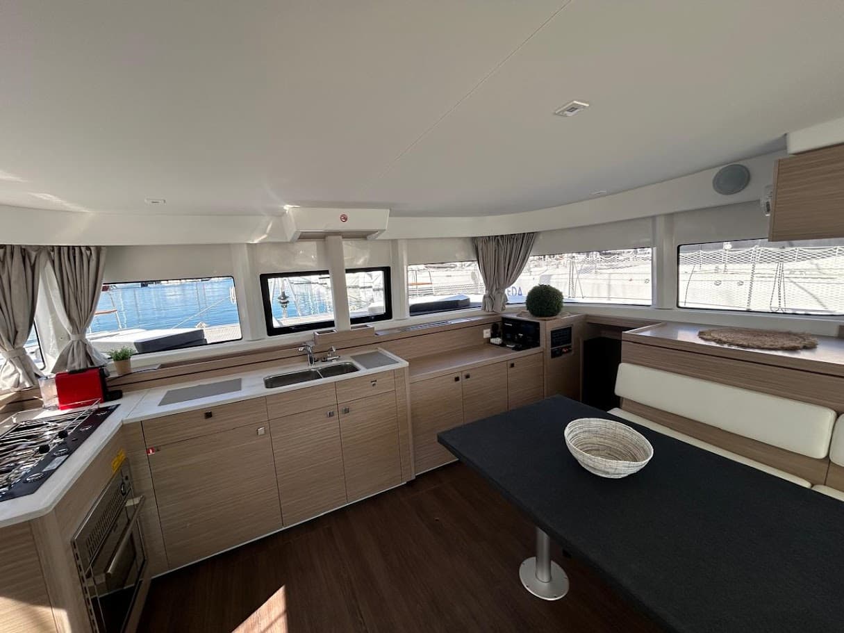 Lagoon 43 - photo 16