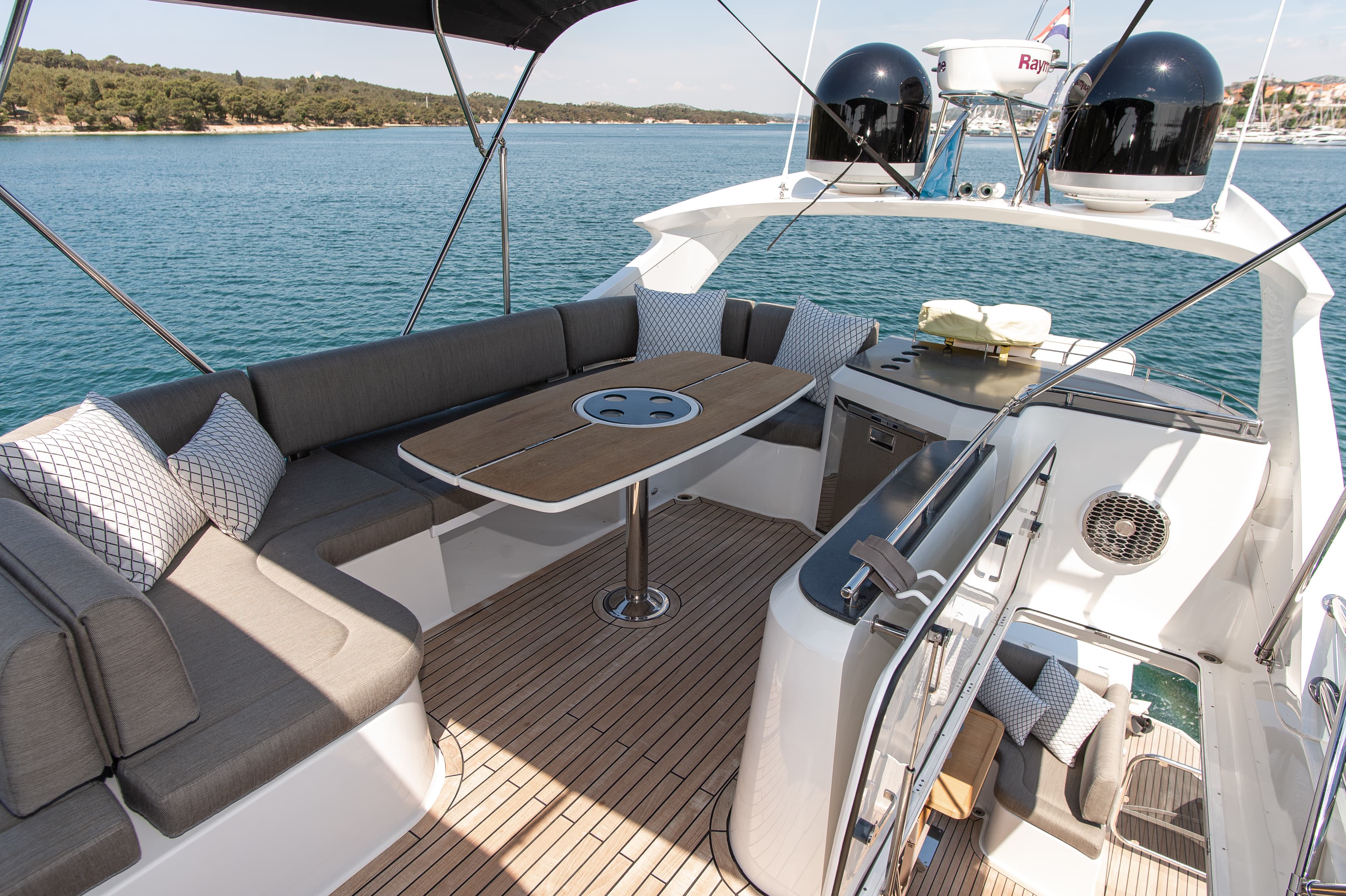 Galeon 640 Fly - photo 15