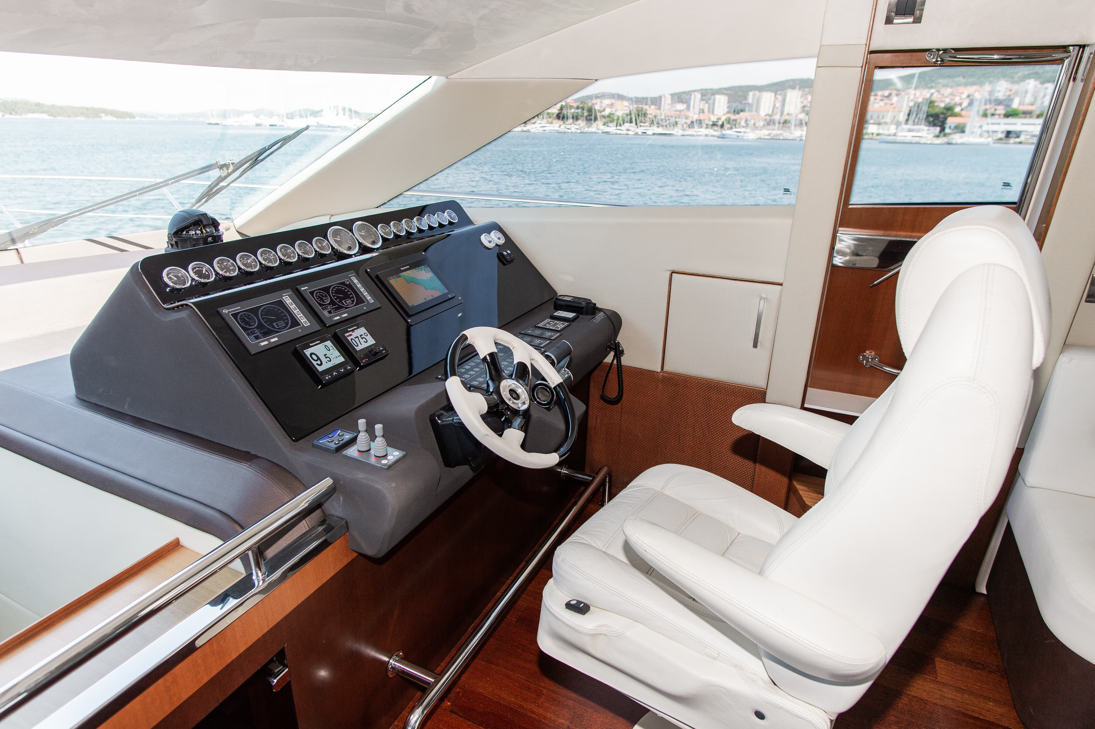 Galeon 640 Fly - photo 21