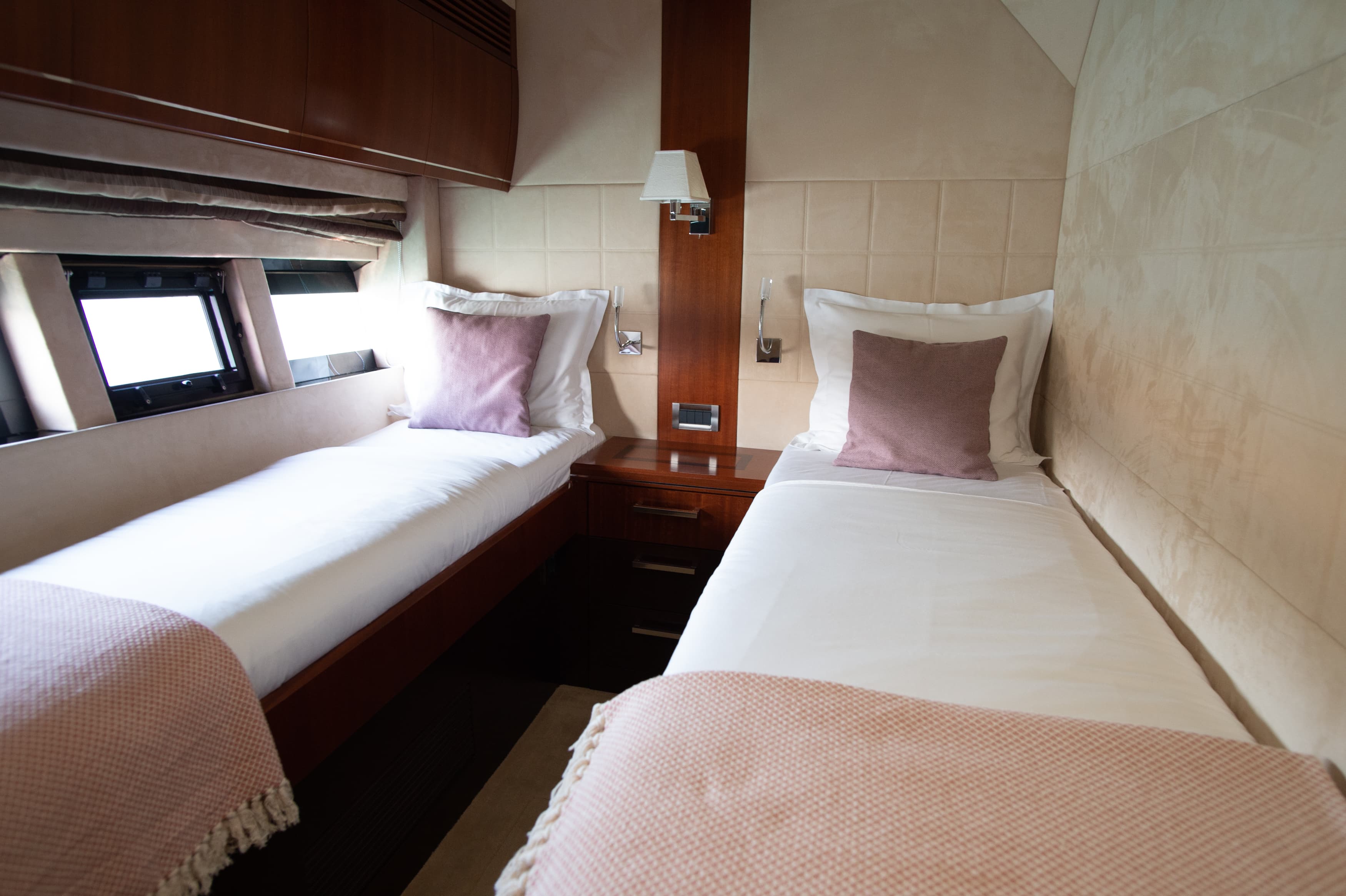 Galeon 640 Fly - photo 34